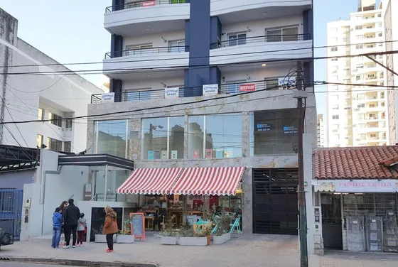 2 Ambientes Chico Con Baulera Y Cochera Descubierta!!!!