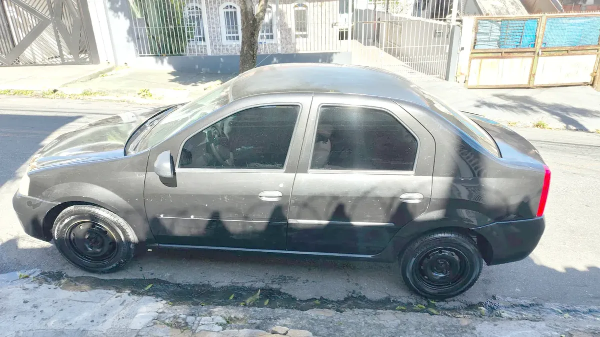 Renault Logan 2010 1.0 16v Expression Hi-flex 4p — foto 4