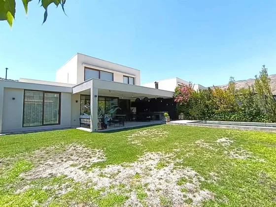 Casa En Venta De 3 Dorm. En Colina