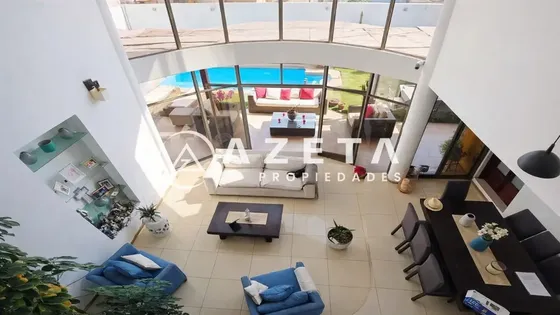 Casa En Venta De 5 Dorm. En Iquique