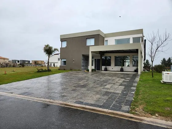 Casa De 5 Ambientes A Estrenar, En Terralagos, Canning. Ezeiza.
