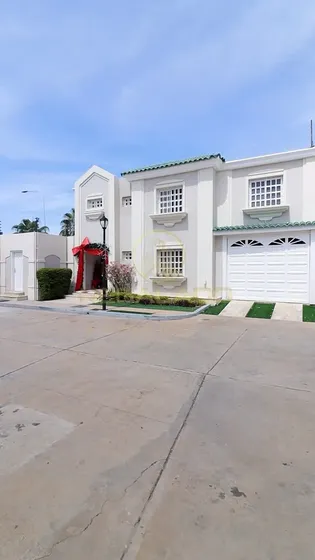 Cv-751 Zona Norte Casa Villa Oasis Garden Avenida Fuerzas Armadas