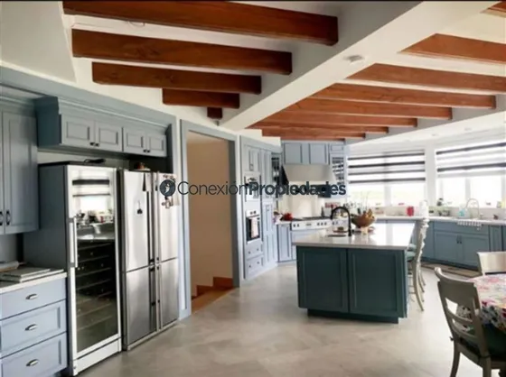 Casa En Venta De 5 Dorm. En Puerto Varas