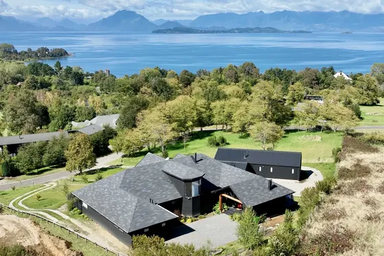 Amplia Casa Con Vista Panorámica Al Lago Ranco Bahía Coique