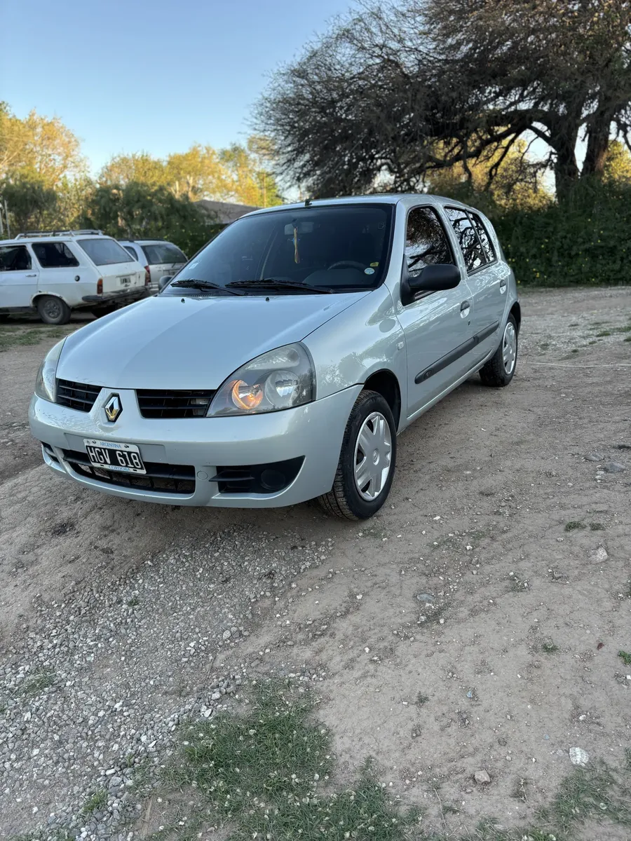 Renault Clio 1.2531541409746145287