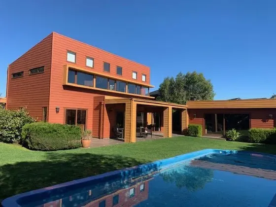 Casa En Venta De 5 Dorm En Puerto Varas
