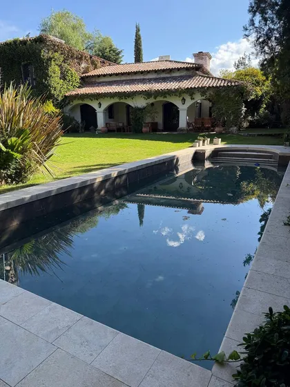 Inmobiliaria Micheletti Alquila Esplendida Casa Estilo Español En Barrio Parque Las Colinas
