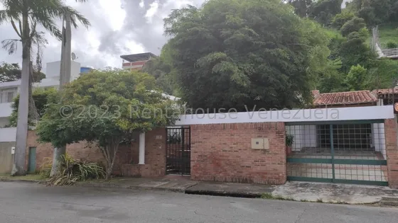 Casa Una Sola Planta En Venta En Colinas De Los Ruices #24-12105 Yosmil Carrero