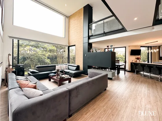 Venta, Casa En La Arborada De Cota, 4 Habitaciones 