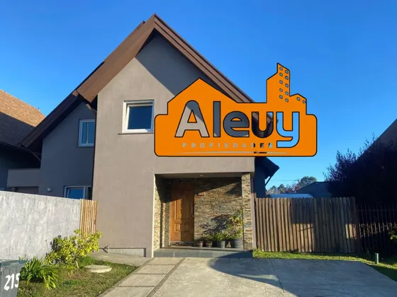 Casa De 140 M2, De 2 Pisos, De 3d 3b, Isla Teja , Valdivia