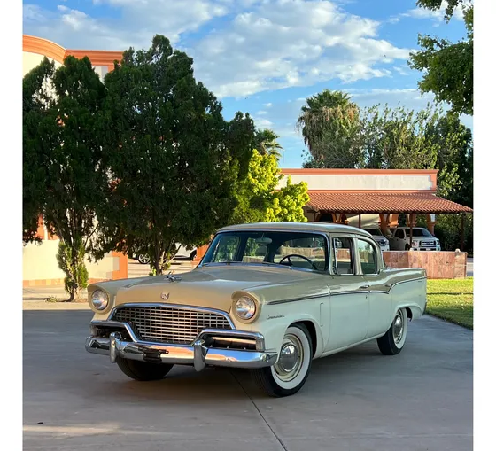 Carro Clásico Studebaker Modelo Commander