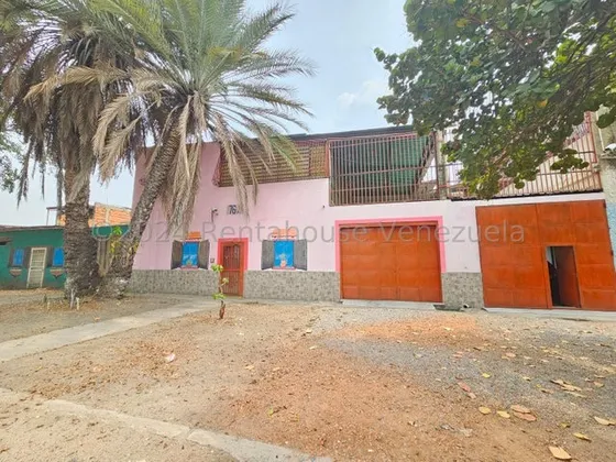 Casa En Venta O Terreno Con Apartamento, Local Y Oficinas Av Jose Casanova Godoy Los Olivos Maracay Todo En Una Propiedad De Oportunidad Kg:24-24765