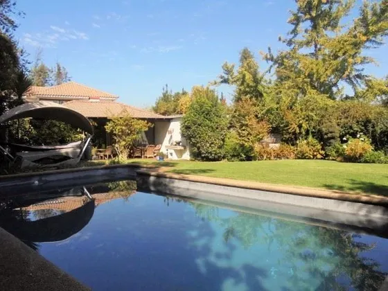 Casa En Venta En Las Condes Espectacular 5d/ 2 Suites/ 5b