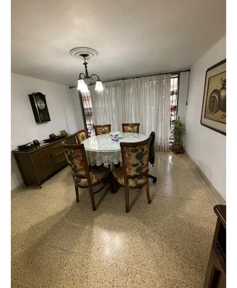 Venta De Casa Primer Piso Con Garaje En Laureles, Medellín