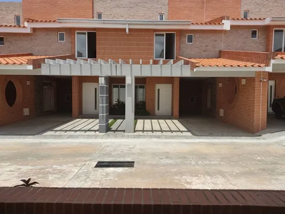 V.larez Vende Town House Terrazas De Camoruco Plth-263