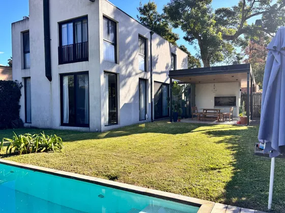 Venta Casa Barrio Con Portón - Bella Vista