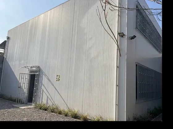Excelente Combinación De Bodegas Con Oficinas Y Conectividad
