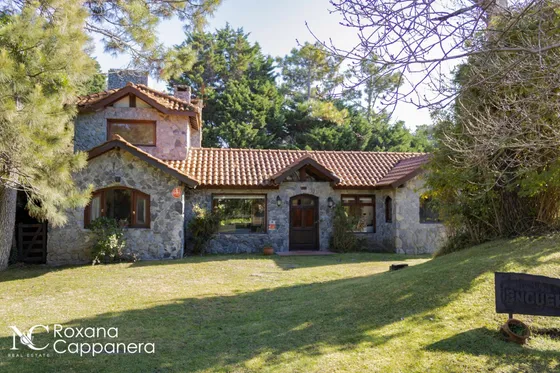 Casa De 4 Dormitorios Y Dependencias En Venta Cerca De La Playa En Cariló
