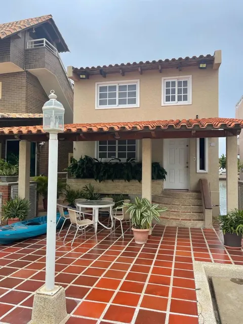 Casas Bote B  Lecheria Venta 180 M2  7-2024-3