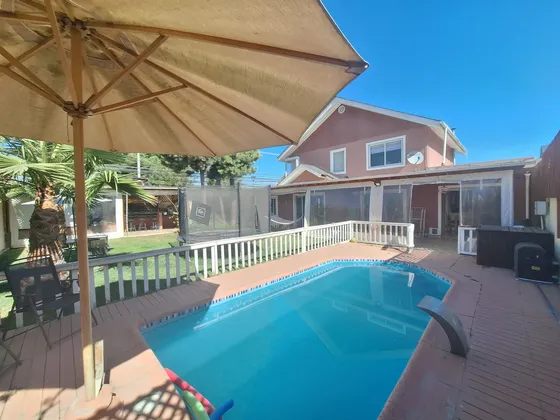Casa En Venta Con Piscina, Quincho Y Seguridad 24/7