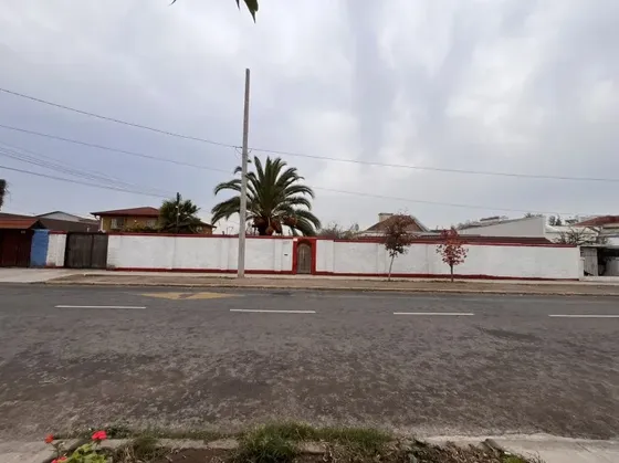 Terreno De 1330mt Con Casa Y Otras Construcciones