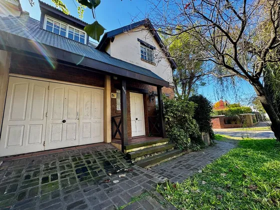 Casa Sobre Lote De 229mts2 S/ Aviador Curtis Al 7100