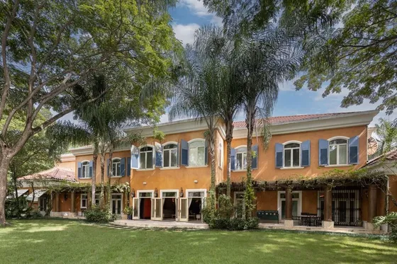 Casa Majestuosa E Impresionante Con Patio En Cuesta Hermosa Ii En Venta