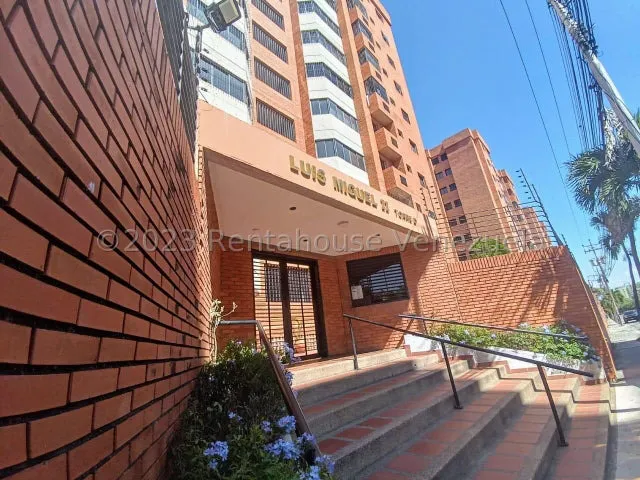 Maritza Lucena Vende Confortable Apartamento Amoblado En Piso Bajo Al Este De Barquisimeto, Cerca A Centros Comerciales, Planta Eléctrica, Parrillera, Gimnasio, Salón De Fiesta, Vigilancia 24/7.