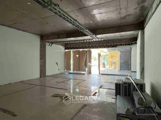 Arriendo Local Comercial En Las Condes 99 M2