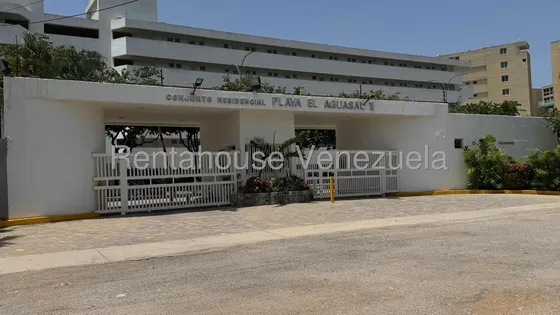 Apartamento En Venta, Higuerote, Urb. Aguasal, Edo. Miranda #27-1740 (cl)