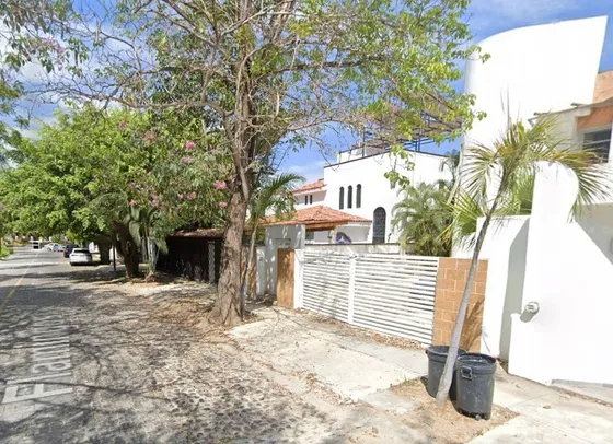 Casa Con Alberca A Un Costado De La Marina