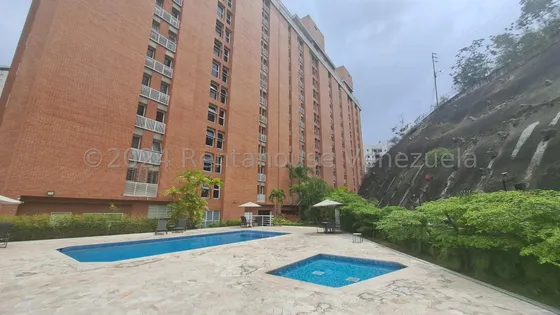 Ss: Vende Apartamento 24-25124 En Santa Ines De 109.5 M2, 3h/2b/3pe