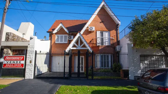 Chalet En Venta En Castelar Norte