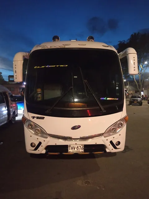 Buseta De 30psj Carrocería Jgb Excelente Estado - Negociable