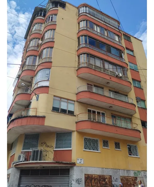 Apartamento De Uso Comercial Res La Paz Calle Páez Y Junín Los Teques