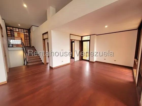 Nb Casa En Alquiler En Colinas De Tamanco Con Vigilancia Privada Y Estudio 26-4429