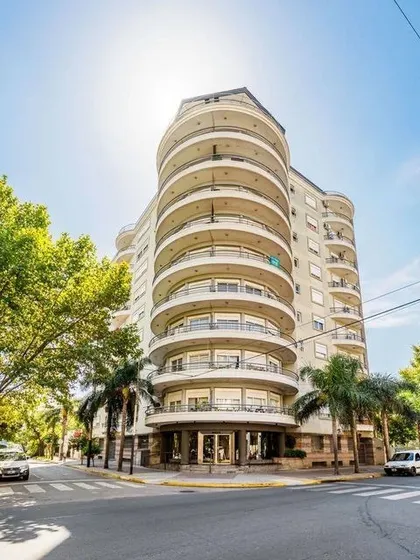 Departamento  2 Ambientes Con Patio En Venta En Caseros, Tres De Febrero, G.b.a. Zona Oeste