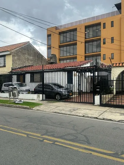 Casa 300 M2 Ubicada En Sector Norte De La Ciudad