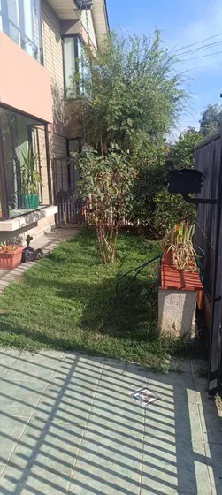 Amplia Casa Ubicada En Un Barrio Tranquilo Y Familiar
