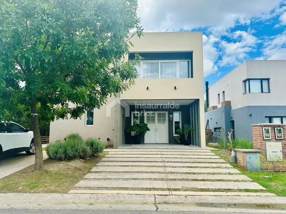 Casa En Alquiler En Tigre,  Barrio Nautico Vila Marina 1 Con Piscina Y Vista Al Rio!
