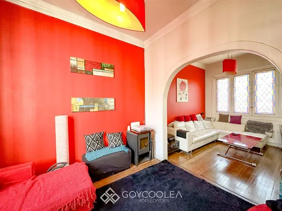 Casa En Venta De 2 Dorm. En Santiago