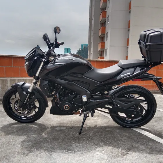 Hermosa Moto Dominar Negro Nebuloso, Recién Enllantada