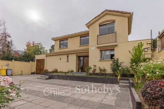 Casa En Venta De 4 Dorm. En Lo Barnechea