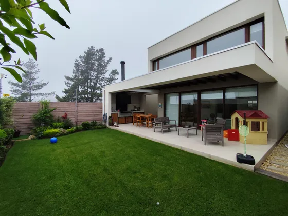 Casa  Moderna Y Segura En El Mejor Sector De Concón