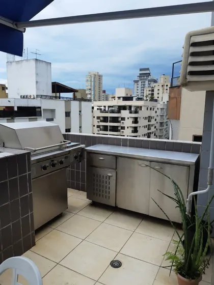 Duplex De Cobertura Na Praia Da Enseada No Guarujá. De Frente Para A Rua. Todo Mobiliado. Ar Condicionado.