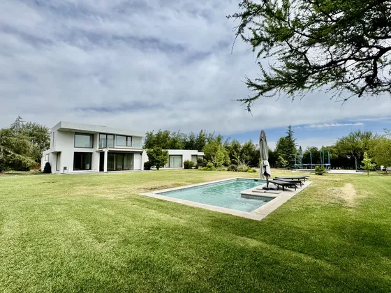 Casa En Venta Piedra Roja Chicureo 4d Piscina
