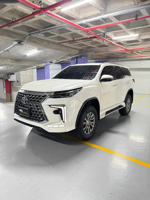 Toyota Fortuner Trompa Lexus