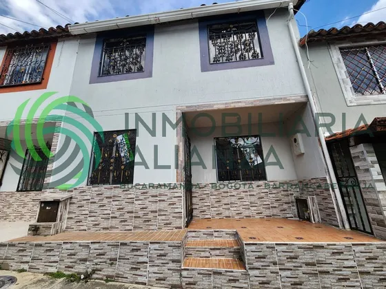 Casa En Arriendo En Paseo Cataluña. Cod A16126