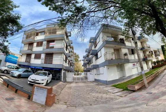 Villa Cabrera-av. Caraffa 1927-cochera, Un Dorm,dos Balcones