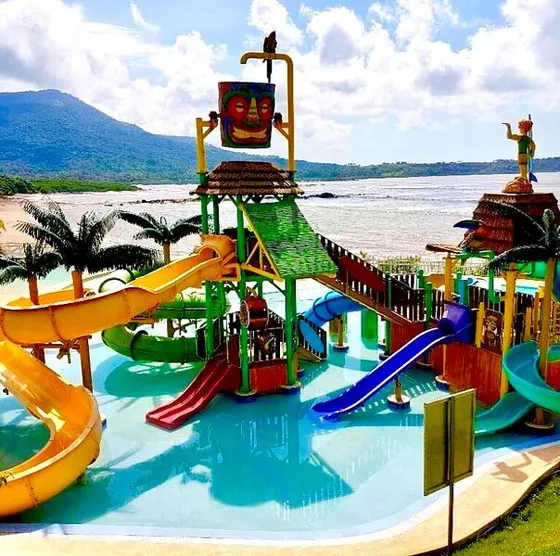 Vendo Amplia Casa En Playa Dorada